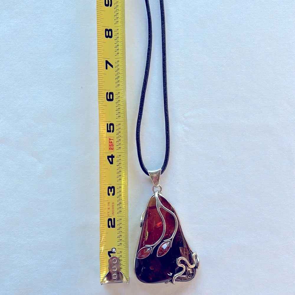 Amber pendant with leather necklace - Picture 6 of 14